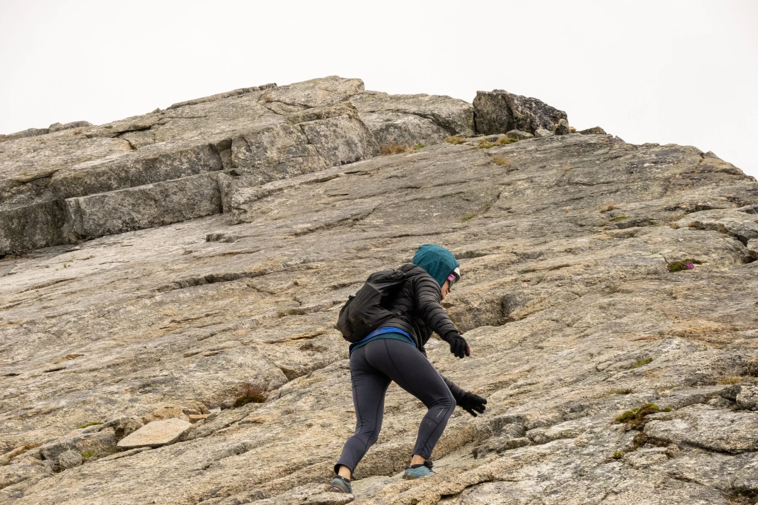 Like any good scramble, the crux was exciting but safe and straightforward. Easy ledges provided a simple ascent through the steep and exposed section.