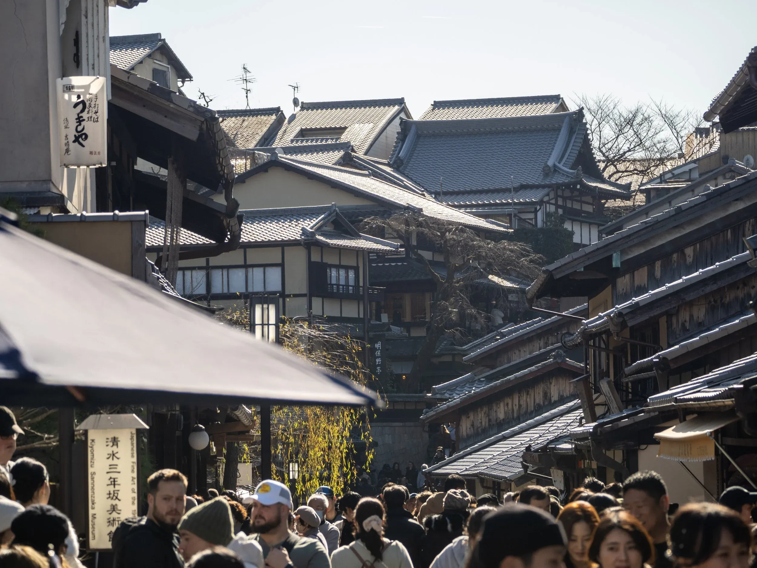 The super busy climbing street up to Kiyomizu-dera temple, filled with tourist shops